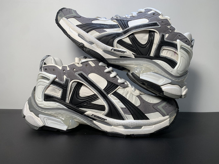 BALCIA RUNNER SNEAKER