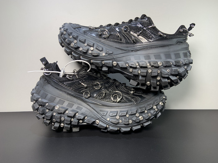 BALCIA DEFENDER SNEAKER