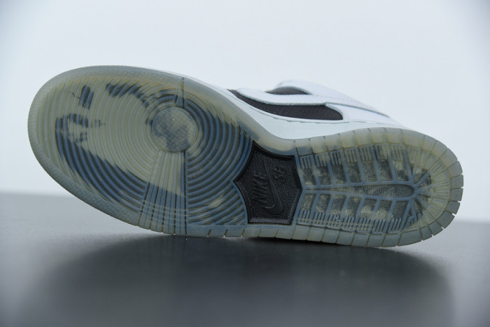 Nike SB Dunk Low High SEND HELP 504750-020