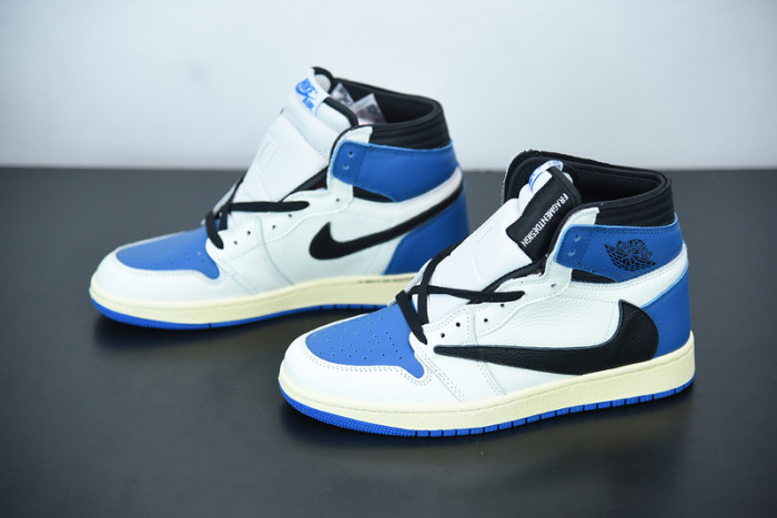 Travis Scott x Air Jordan 1 DH3227-105