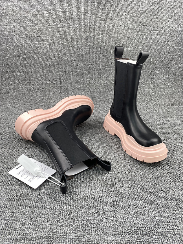 Bo*te*ga ve*ne*ta chelsea tire leather high boot