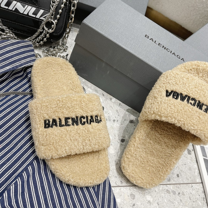 BALCIA FURRY SLIDES