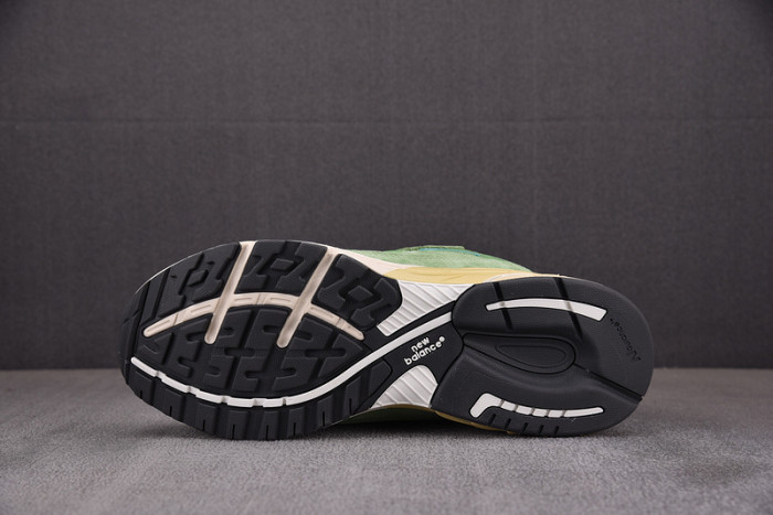 NEW BALANCE 993 "CHIVE" U993GW