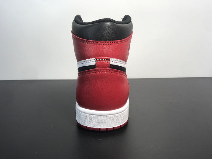AIR JORDAN 1 BLACK TOE (2016) 555088-125