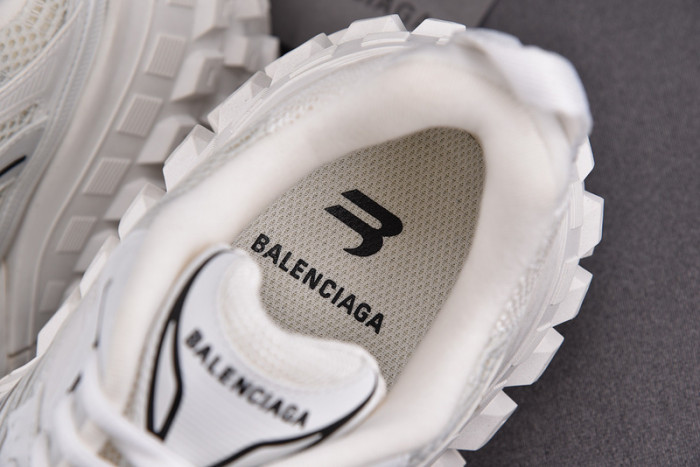 BALCIA DEFENDER SNEAKER