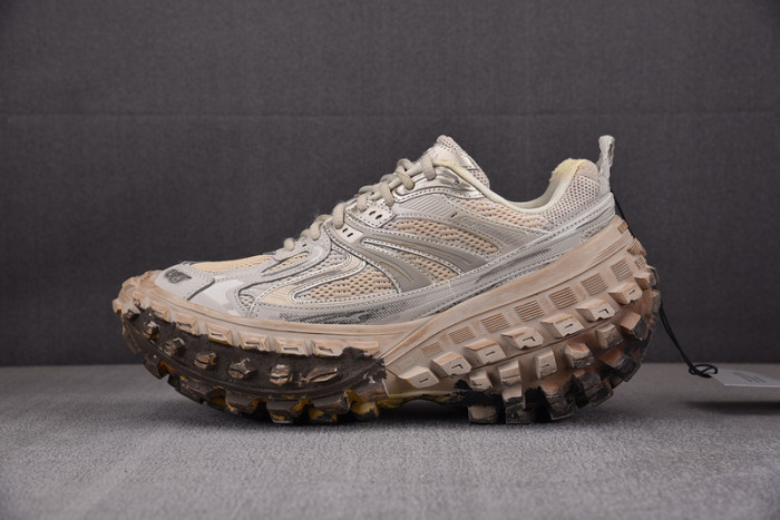 BALCIA DEFENDER SNEAKER