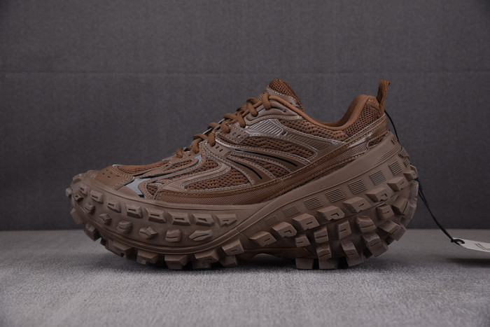 BALCIA DEFENDER SNEAKER