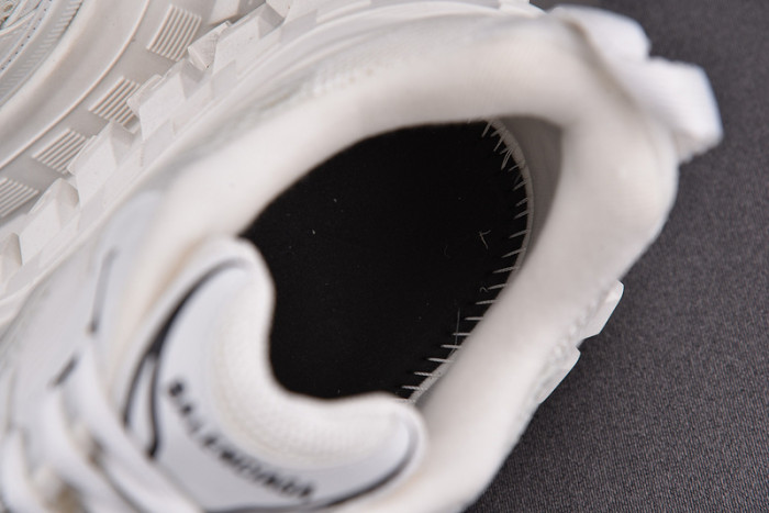 BALCIA DEFENDER SNEAKER