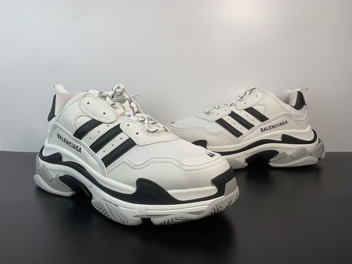 BALCIA TRIPLE S SNEAKER