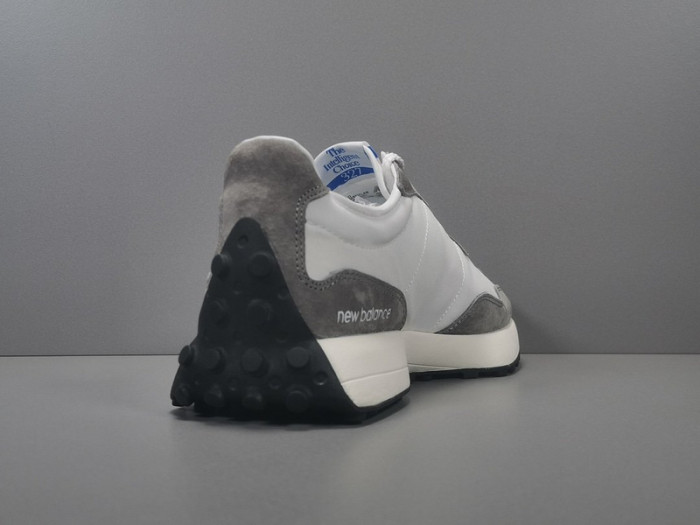 New Balance 327 