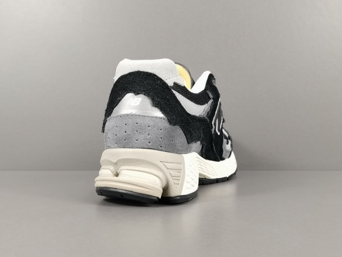 NEW BALANCE 2002R PROTECTION PACK BLACK GREY M2002RDJ