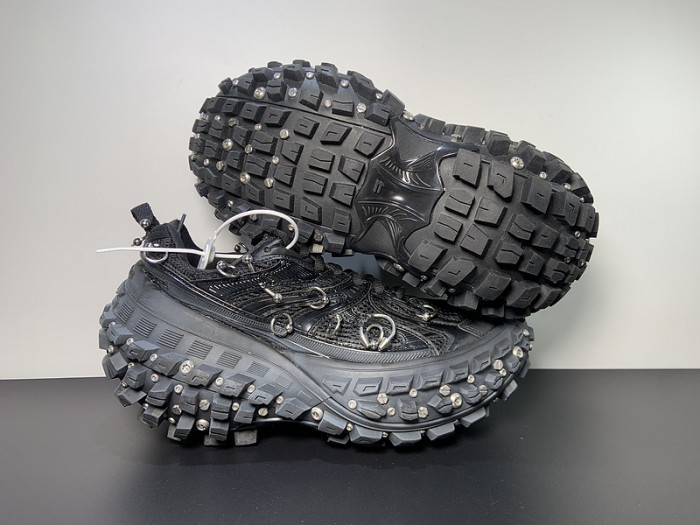 BALCIA DEFENDER SNEAKER