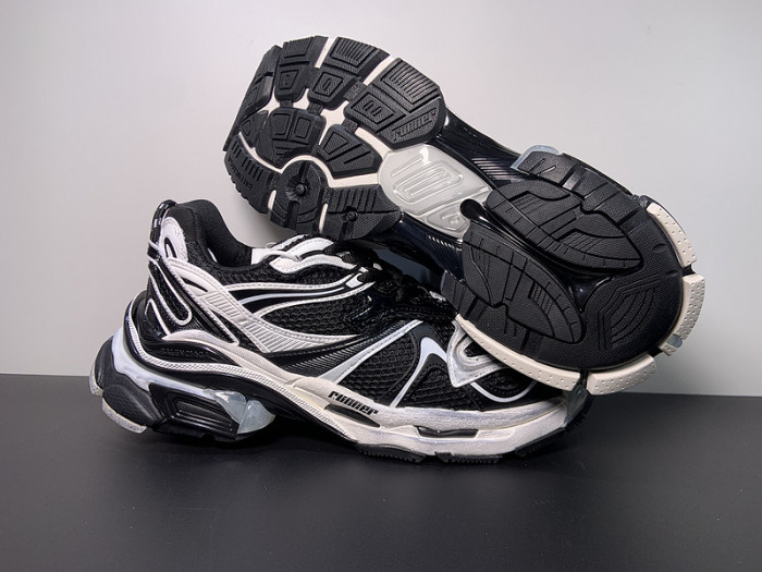 BALCIA RUNNER SNEAKER