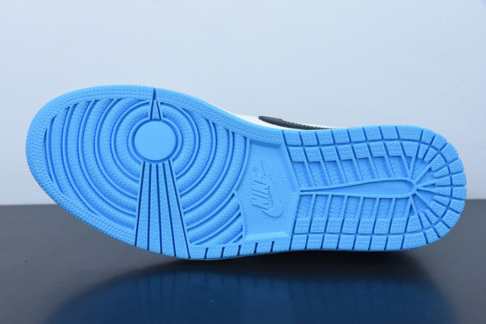 Air Jordan 1 Low OG "UNC" CZ0790-104