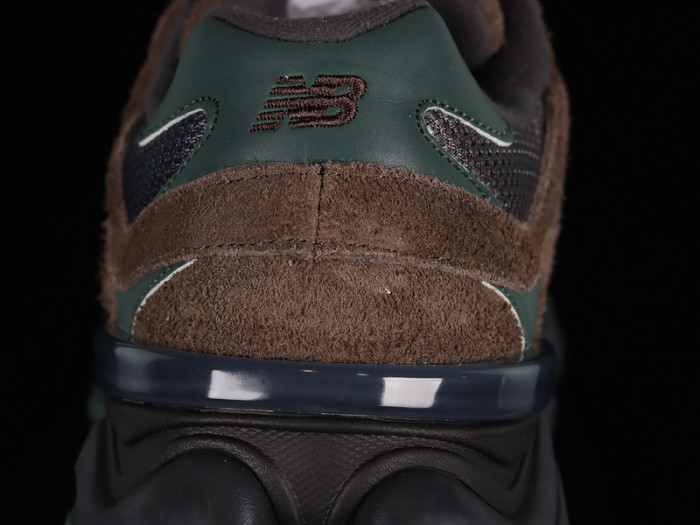 New Balance 9060 Beef and Broccoli U9060OUT