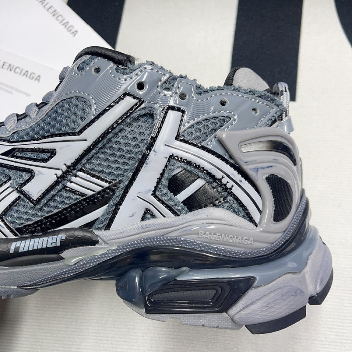 BALCIA RUNNER SNEAKER