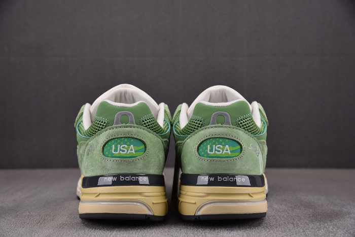 NEW BALANCE 993 "CHIVE" U993GW