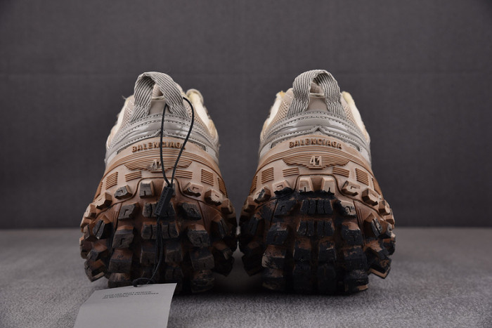 BALCIA DEFENDER SNEAKER