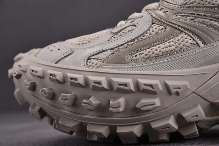 BALCIA DEFENDER SNEAKER