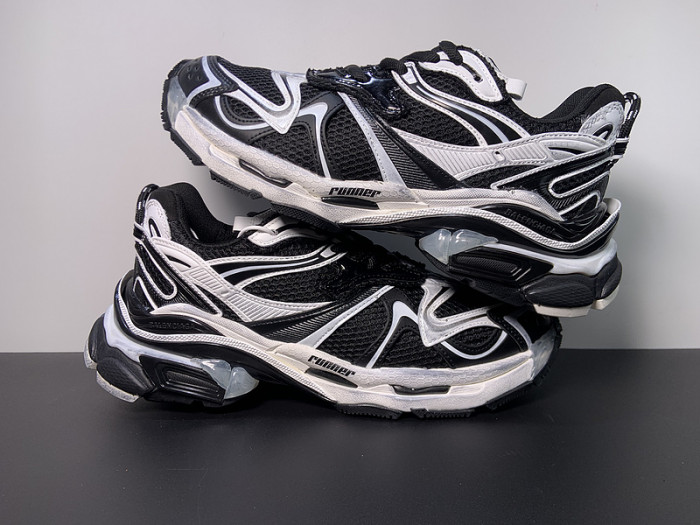 BALCIA RUNNER SNEAKER