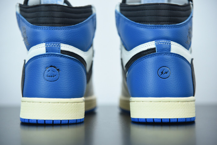 Travis Scott x Air Jordan 1 DH3227-105