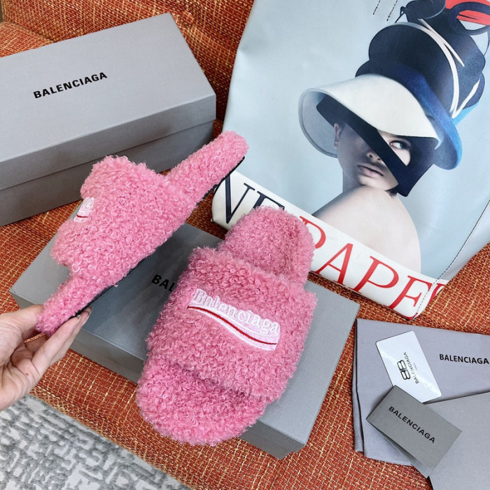 BALCIA FURRY SLIDES