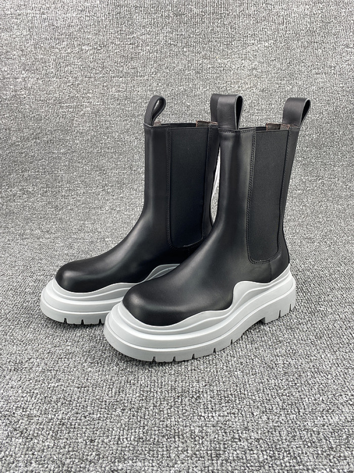 Bo*te*ga ve*ne*ta chelsea tire leather high boot