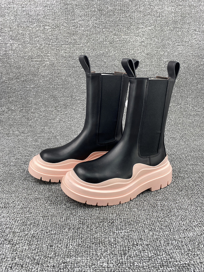 Bo*te*ga ve*ne*ta chelsea tire leather high boot