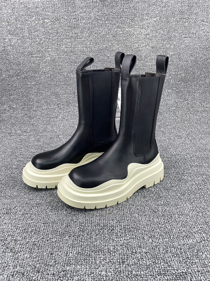 Bo*te*ga ve*ne*ta chelsea tire leather high boot