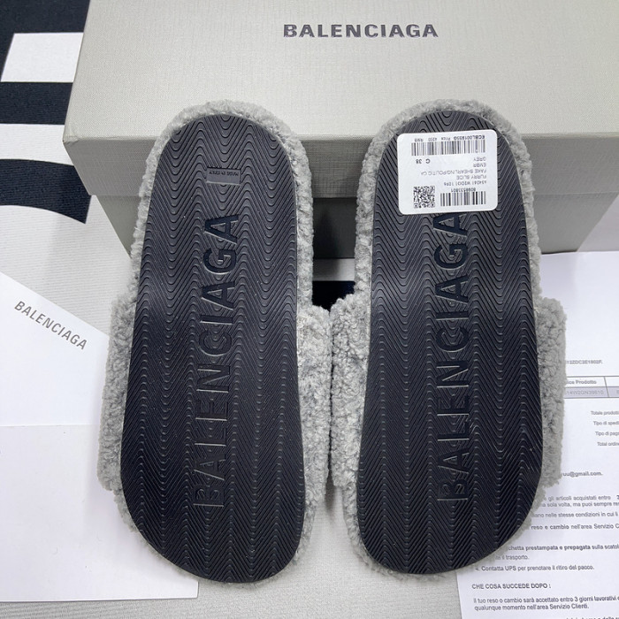 BALCIA FURRY SLIDES