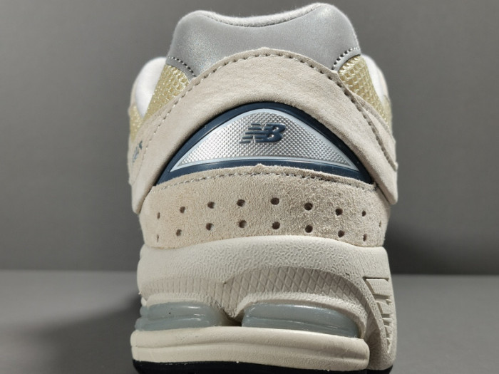 New Balance 2002R ML2002RE