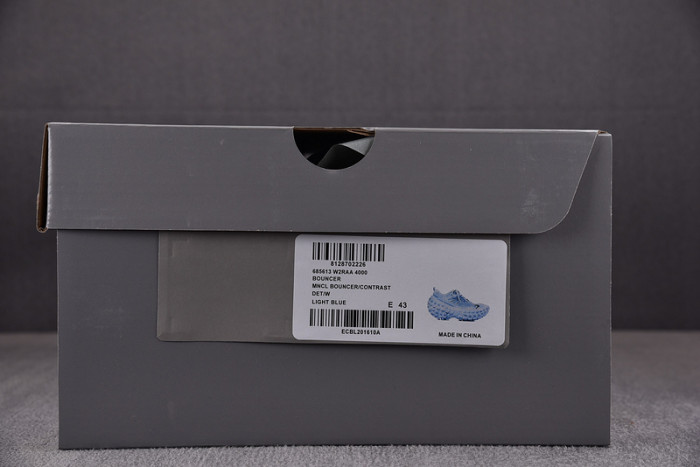 BALCIA DEFENDER SNEAKER