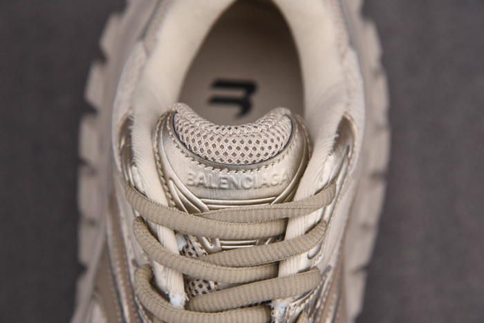 BALCIA DEFENDER SNEAKER