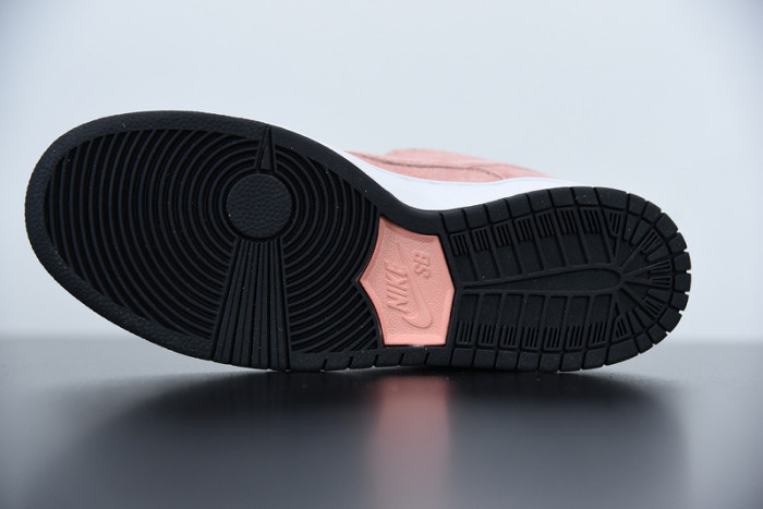 Nike SB Dunk Low “Pink Pig” CV1655-600