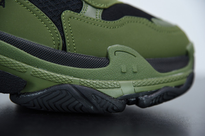 BALCIA Triple S Sneaker