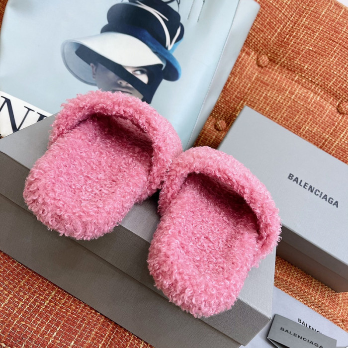 BALCIA FURRY SLIDES