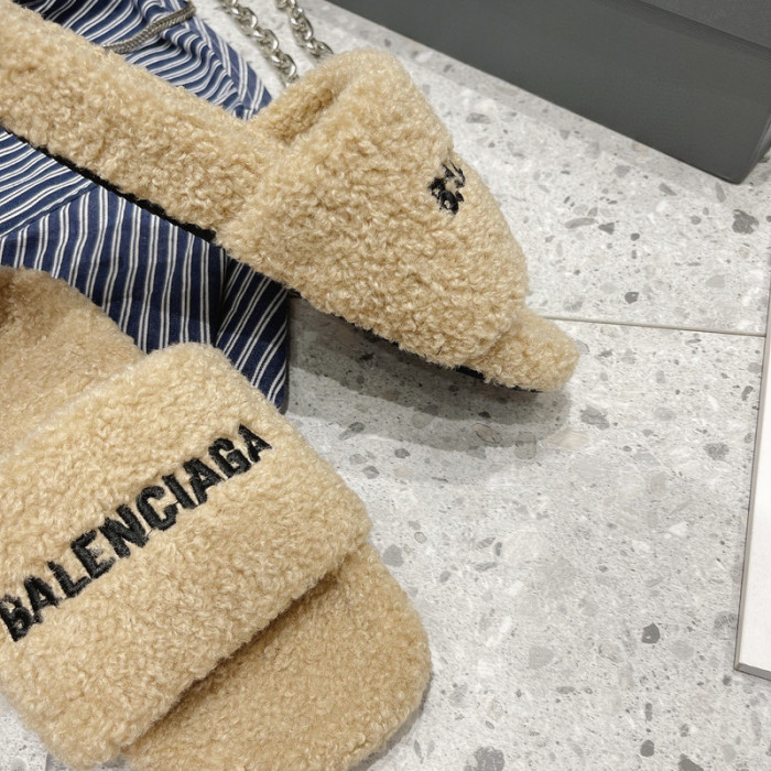BALCIA FURRY SLIDES