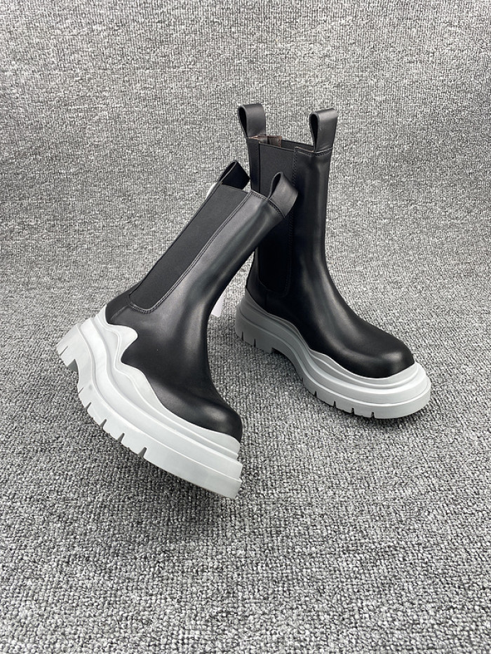 Bo*te*ga ve*ne*ta chelsea tire leather high boot