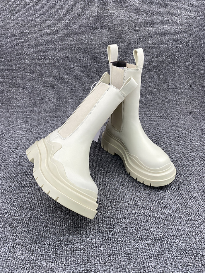 Bo*te*ga ve*ne*ta chelsea tire leather high boot