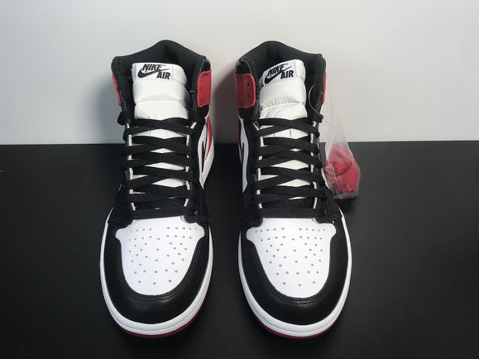 AIR JORDAN 1 BLACK TOE (2016) 555088-125
