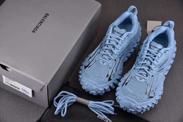 BALCIA DEFENDER SNEAKER