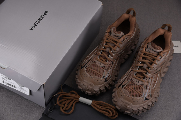 BALCIA DEFENDER SNEAKER