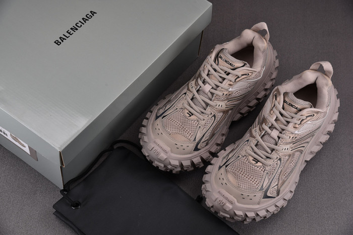 BALCIA DEFENDER SNEAKER