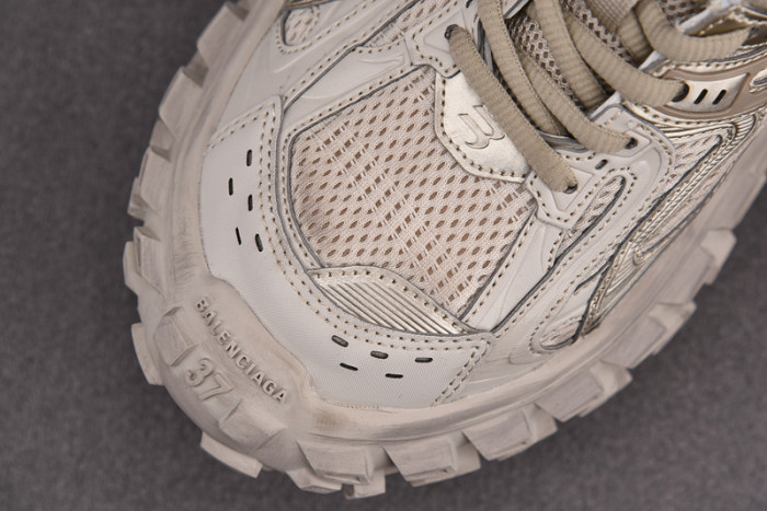 BALCIA DEFENDER SNEAKER