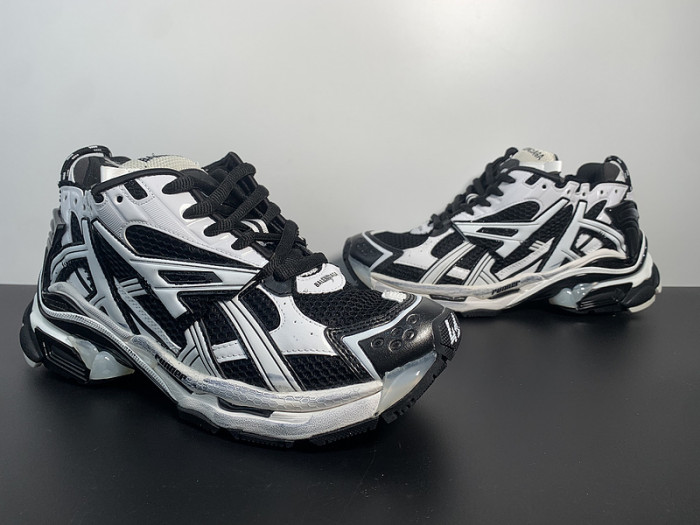 BALCIA RUNNER SNEAKER