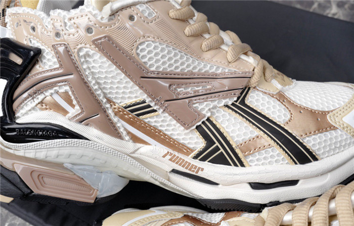 BALCIA RUNNER SNEAKER