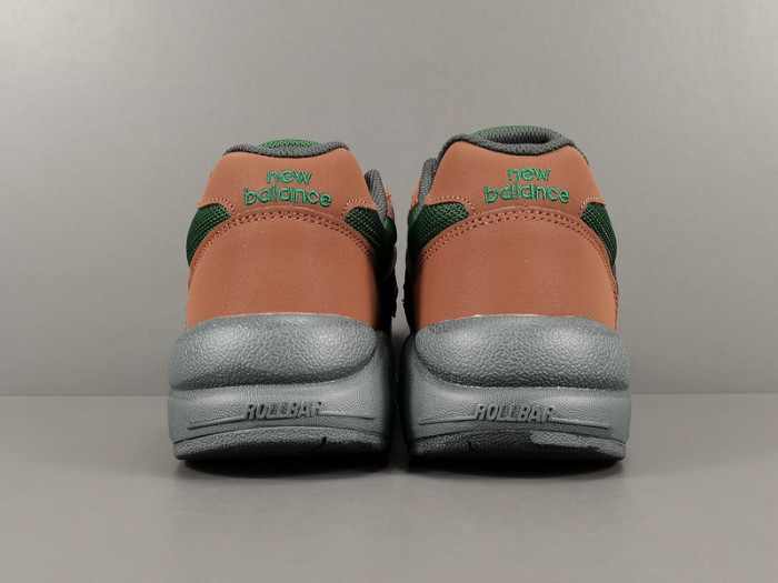 New Balance 580 Beef and Broccoli - MT580RTB