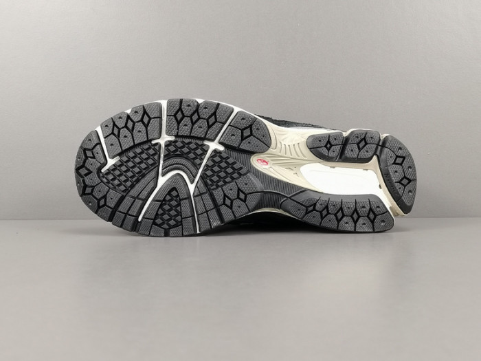 NEW BALANCE 2002R PROTECTION PACK BLACK GREY M2002RDJ