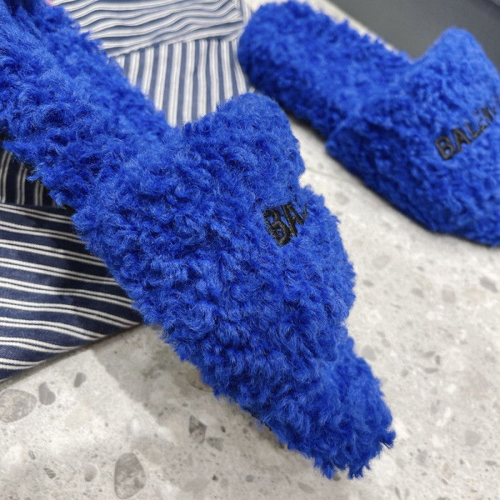BALCIA FURRY SLIDES