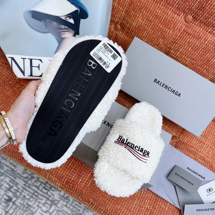 BALCIA FURRY SLIDES